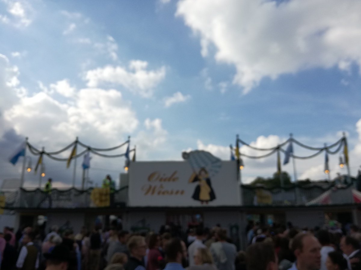 OideWiesn's tweet photo. Auf geht's! #Verlängertes #Wiesn-Wochenende @Octoberfest @Munich_Bavaria https://t.co/g0ceJ9hF4C