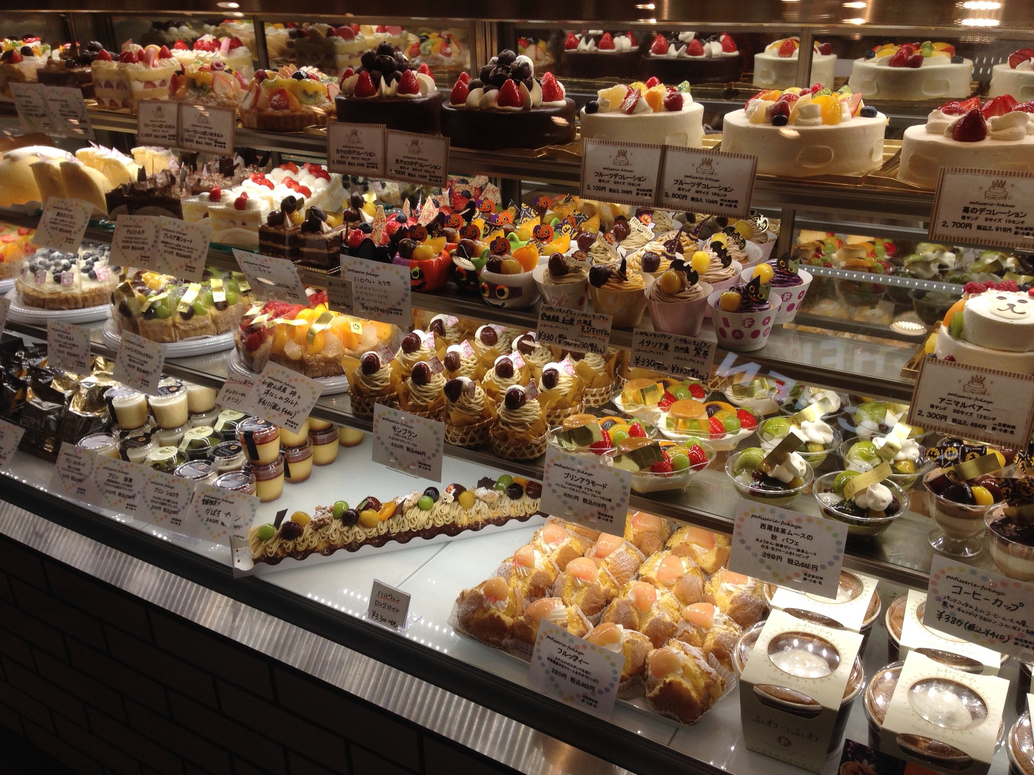 お食事男子 パティスリーfukaya モンブラン 魔法のスフレ 大府市にあるケーキ屋さんの出店です この秋初めてのモンブラン 魔法など信じてないけどふわふわなスフレでした これは魔法がかかってます モンブラン イオンスタイル豊田 豊田市 T Co