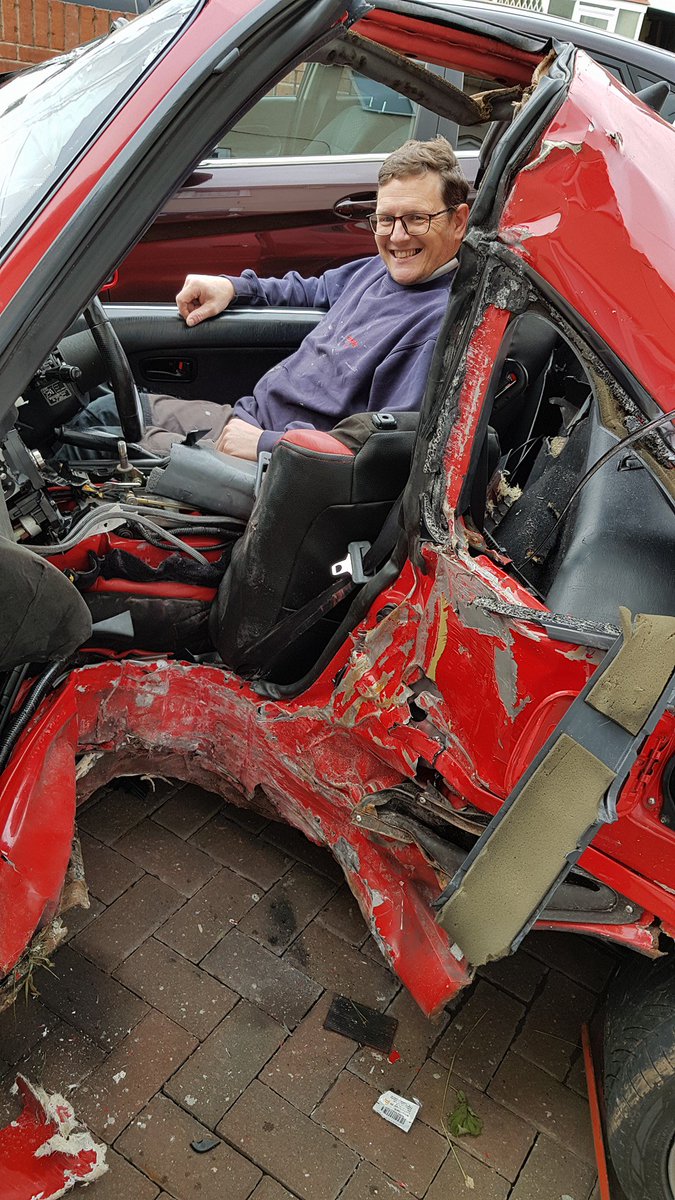 mk1mr2's tweet image. Couple of pictures of the massive #TOYOTA #MR2 #SW20 accident the other day. Driver walked away. #LuckyBoy