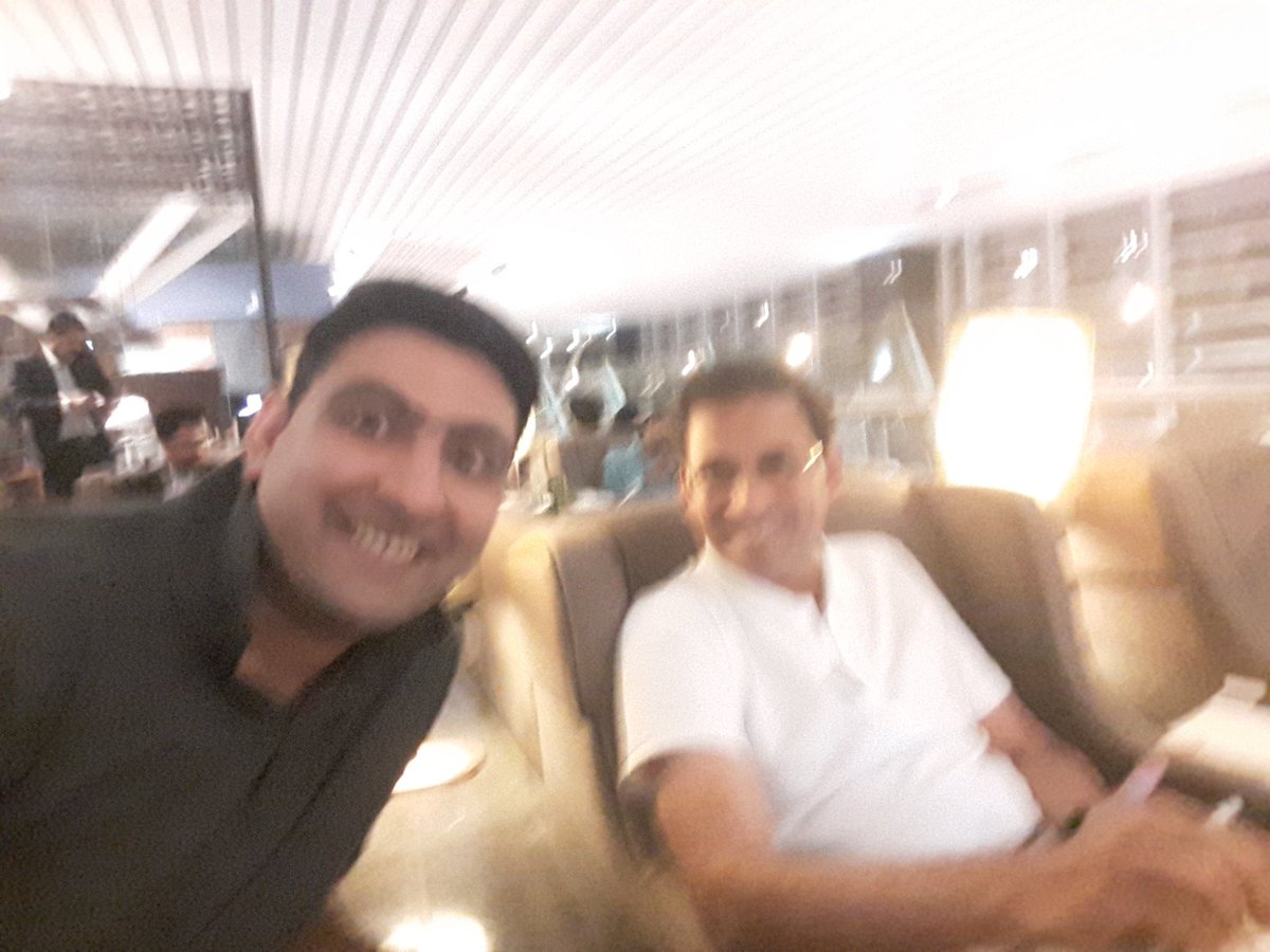 mohandhruv's tweet photo. @LarryLeprechau picture might be blurr but you know who I found @bhogleharsha #selfieskillsnotthegreatest😜 https://t.co/9uOICrJdtq