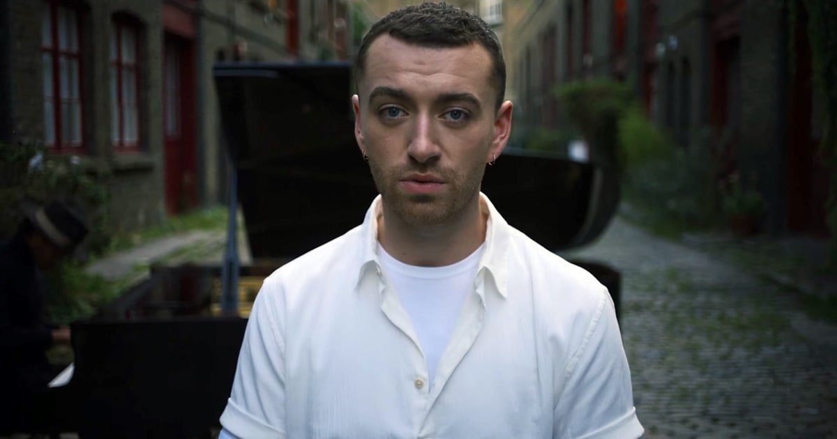 RollingStone's tweet photo. Sam Smith documents romantic breakdown in his poignant "Too Good at Goodbyes" video https://t.co/9bdh5KPXIx https://t.co/ZIu5EQZNlv