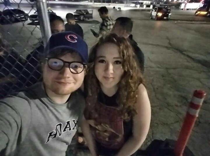 EdSheeranBrCom's tweet photo. Ed atendeu alguns fãs após o show de Chicago, no último dia 16! https://t.co/DhtLgn6wb1