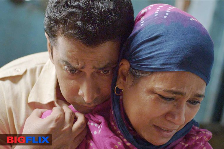 BigflixOfficial's tweet photo. Seema Biswas looks terrific in each still shot from #SAMEER. 
#BIGFLIX @Mdzeeshanayyub @chharadakxin  @AnjaliPOfficial @SameerTheFilm https://t.co/pYVQ3MuGy1