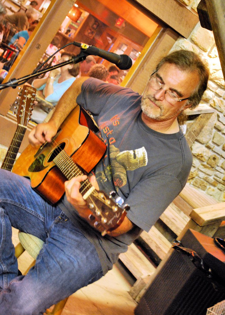 BigWoodsRstrnts's tweet photo. Happy Monday! Visit the Village all day for $3 #HoosierRed pints, and join us at the Original, 7-9 p.m., for #LiveMusic from #DavidDwyer! https://t.co/ZbFLKVeKPQ