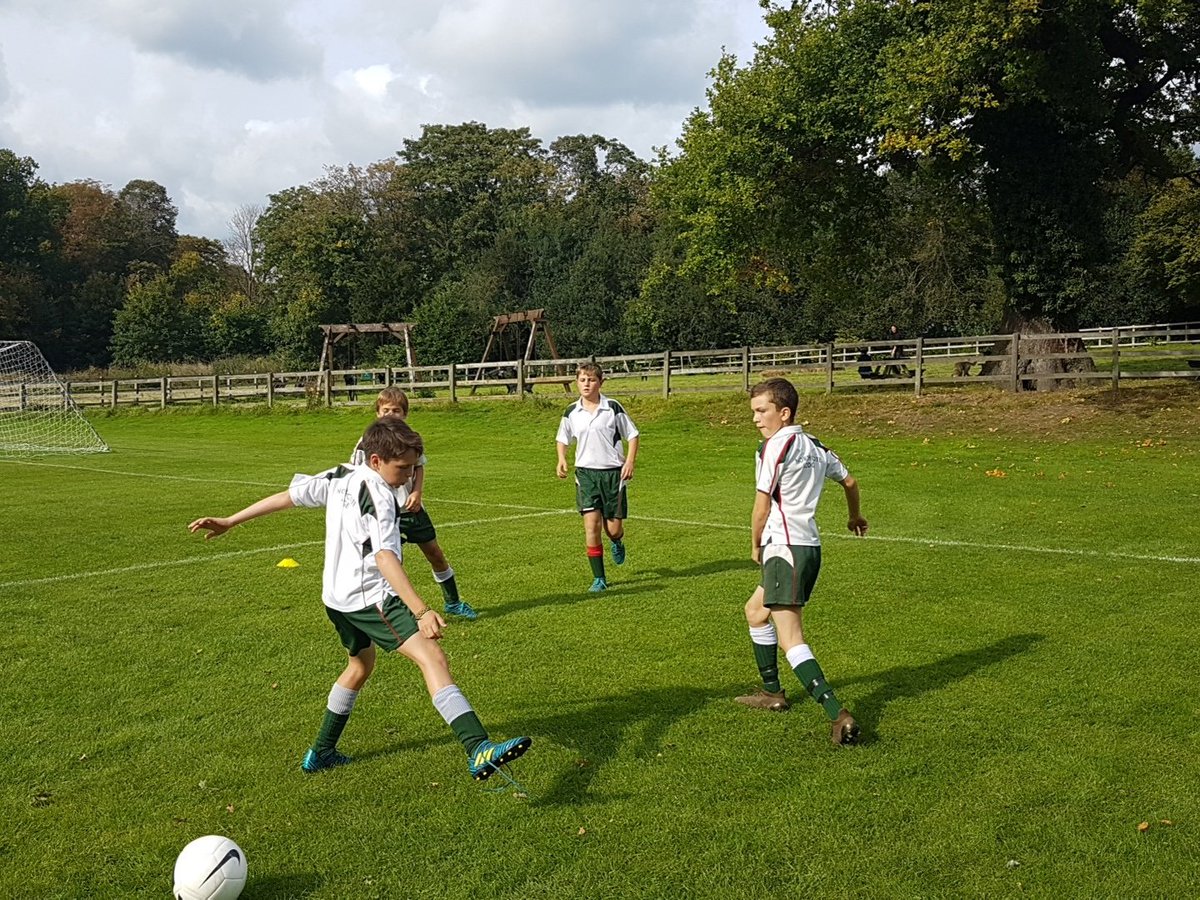 NWSnl_Sport's tweet photo. Just getting ready for the 1st round of the Surrey cup here @HoeBridgeSchool. Good luck to all involved. #nlfootball #nlform5 #nlremove https://t.co/DgfhHl9ebN