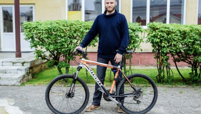 lovegrodno's tweet image. Почему стоит ездить на работу на велосипеде? Гродненцы делятся личным опытом dlvr.it/PnpYJ2