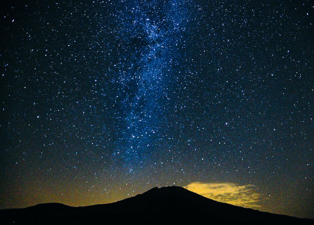 flawless_focus's tweet photo. Amazing skies last night  #stargazing #nightsky #nightphotography #skyatnight #milkywaychasers #Tenerife #mountteide #teide #travel #stars https://t.co/86ipBdhUyG