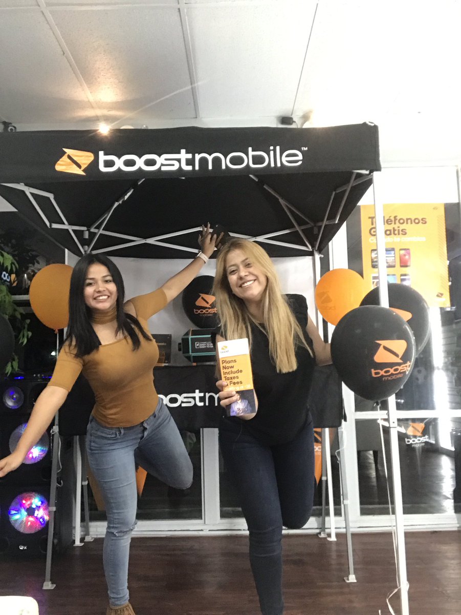 Tu_Mobil's tweet photo. store representatives.! 😌😁🙌🏻 https://t.co/0sa5R8oWxK
