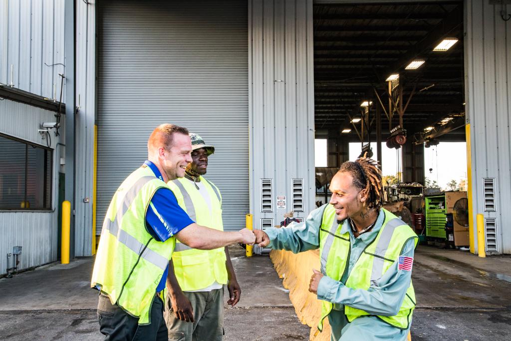 WasteManagement's tweet photo. It's a new workweek. Let's do this. 👊 https://t.co/F8964fkBkD