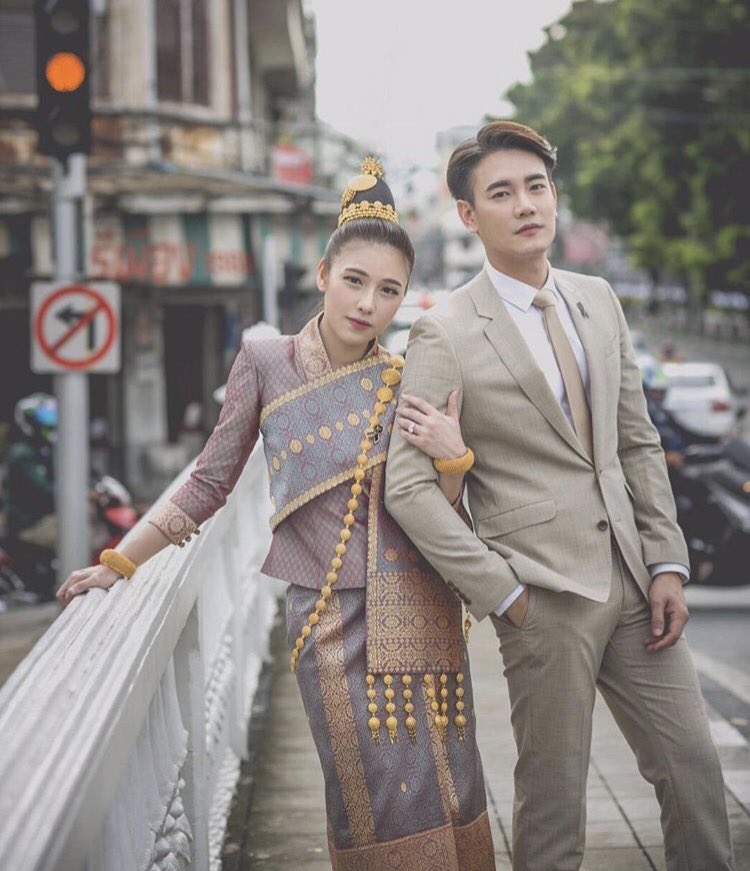 UnderbedDara's tweet photo. เทศกาลงานความรัก พรีเวด ฟลุค-แอปเปิ้ล 
มีความคิ้ว ธีมสาวลาวบ่าวไทย #ใต้เตียงดารา https://t.co/FRjO5c9ivV