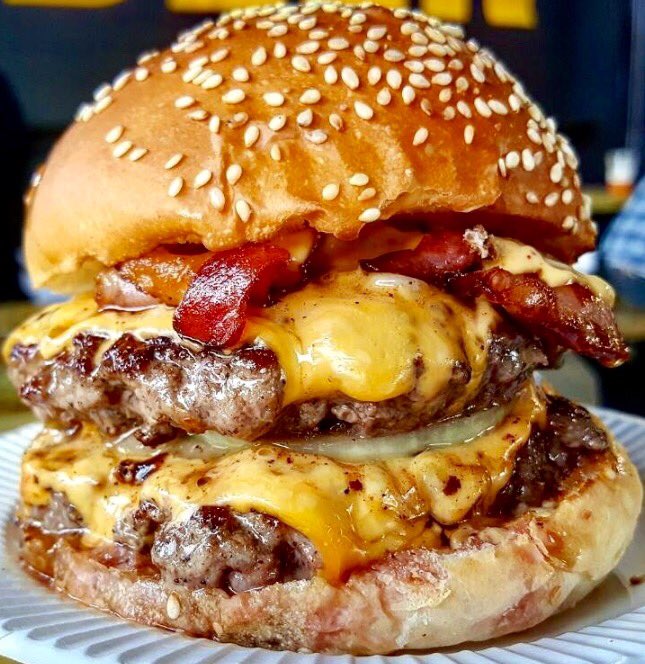 EatOutOttawa's tweet photo. Happy #CheeseburgerDay 🍔 Would you sink your teeth into this beauty? https://t.co/mnMMYDjTbm