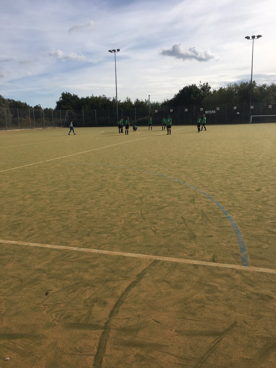 steddiesPE's tweet photo. Year 11s preparing to start their cup game against @ALNS_PE #goodluck #mightneedit #football https://t.co/AaqORhKwju