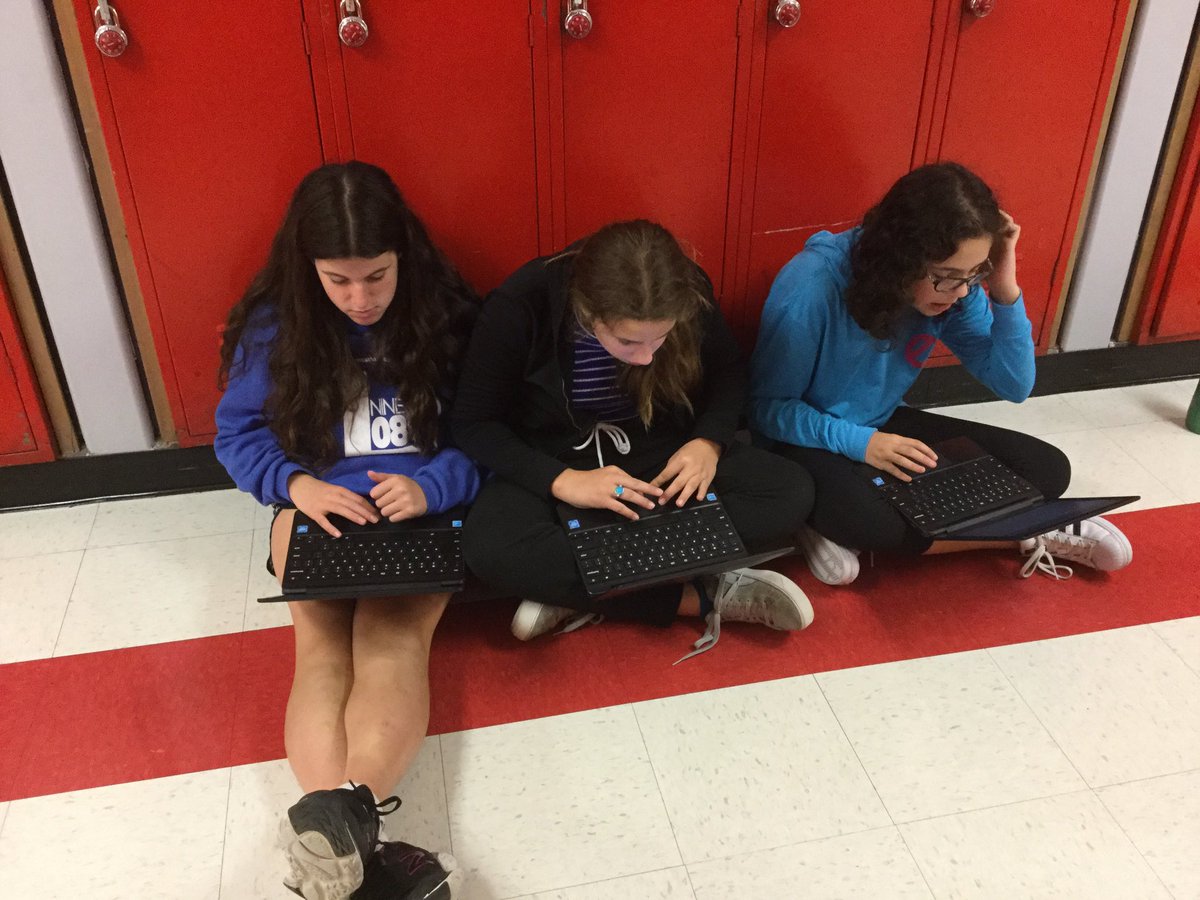 CameronClasses's tweet photo. Mrs. Cameron's class is taking the cake for working hard! #Figuresofspeech #engage109 #engagesms #camcore2 @109Shepard https://t.co/peirHE36WY