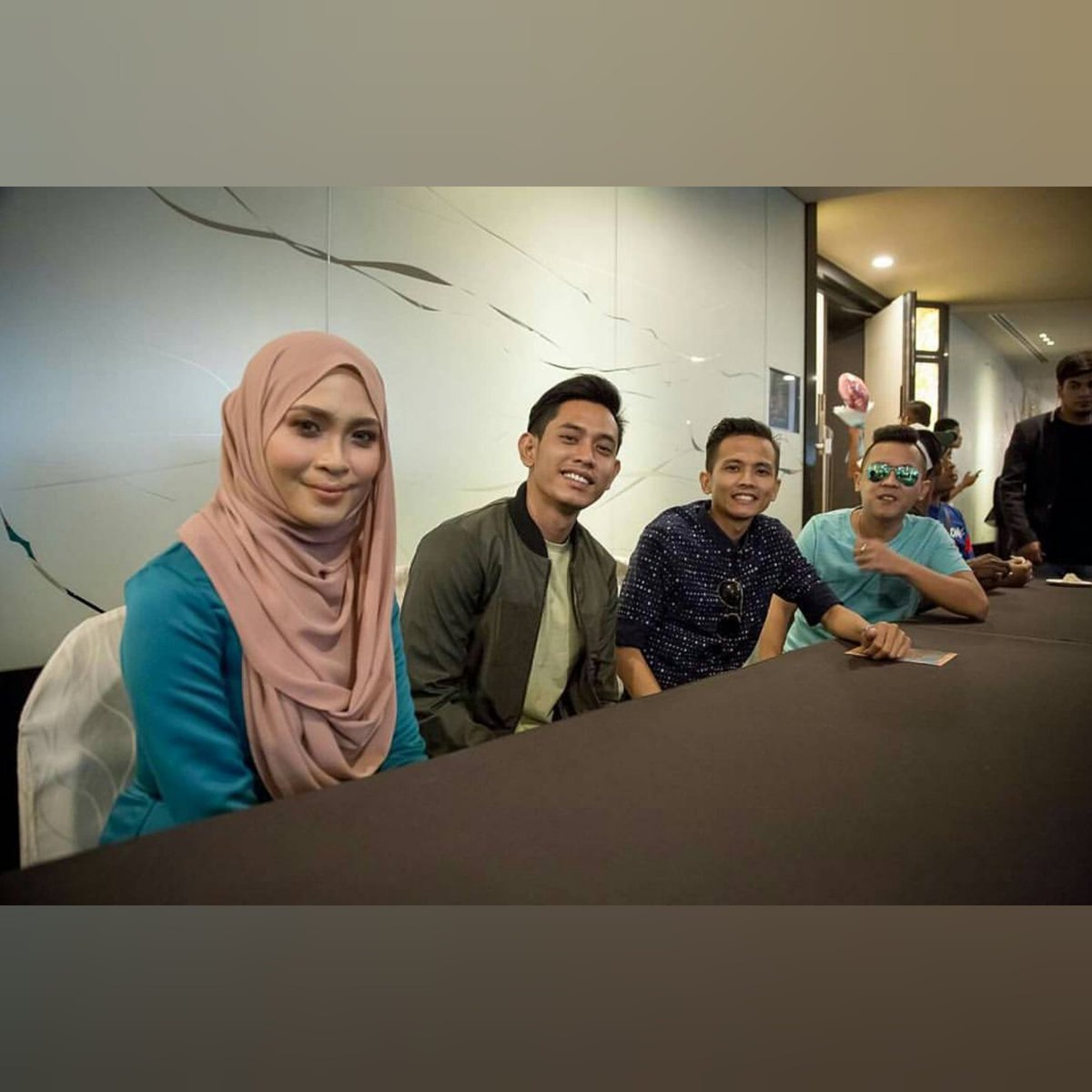 aqilashafiqah21's tweet photo. #tributearwahachikspin
#16september2017
#singapore
#throwback
@nanarayyan https://t.co/KOiETLa6CA