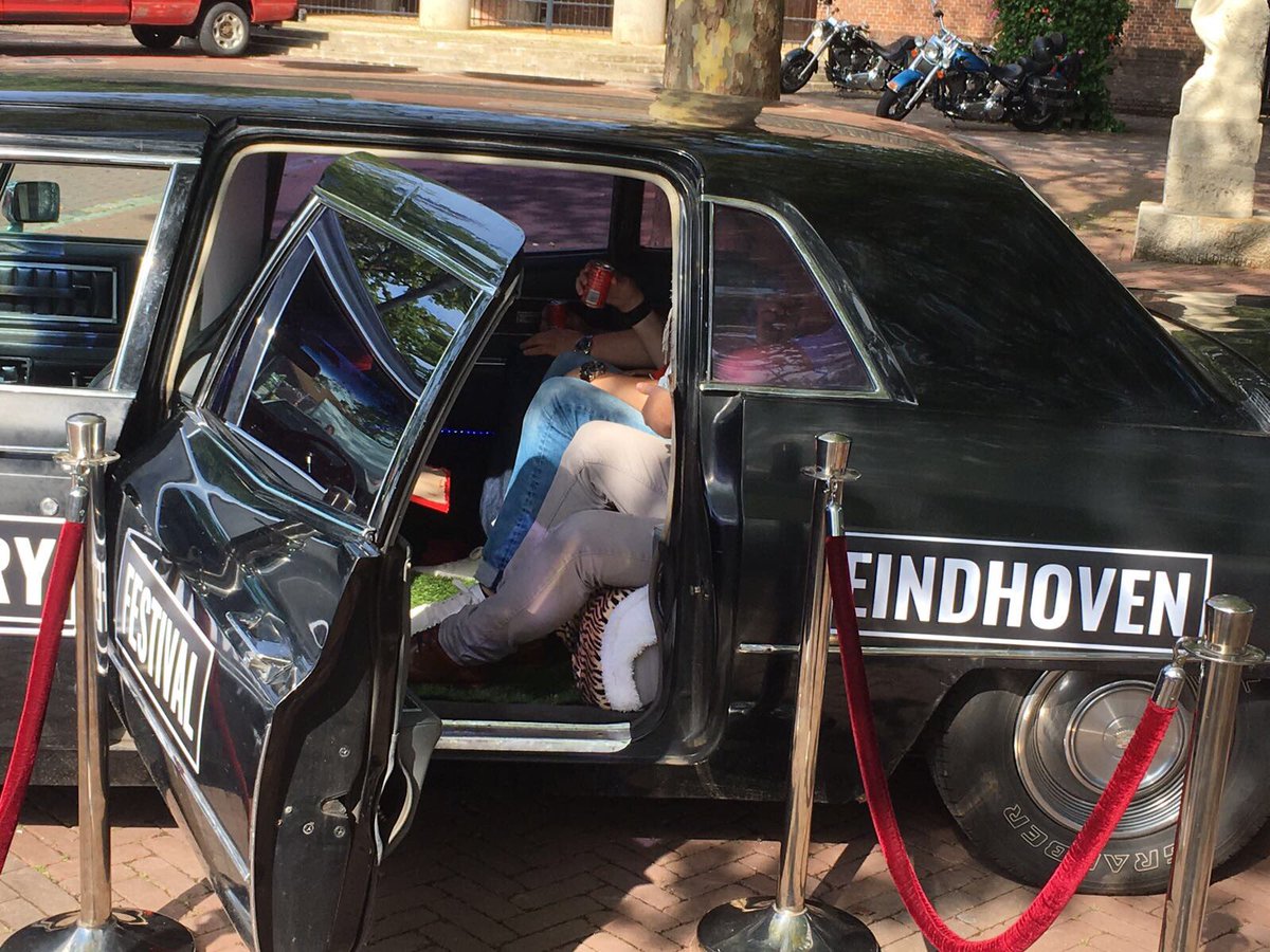 DOCfeedNL's tweet photo. Onze bios op wielen, wat zijn we er blij mee en wat is onze DANK groot!#DOCcar #ontour #provincieNB https://t.co/0vKeDBFfU1 https://t.co/hWdq9sEhkx
