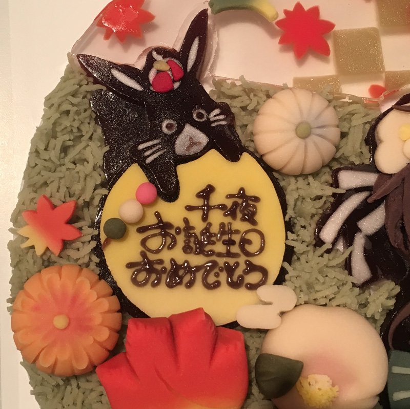 usagi_anime's tweet photo. 日付が変わって、本日9月19日は和風喫茶「甘兎庵」の看板娘、千夜のお誕生日♪今年は全て和菓子で作ったケーキでお祝いです！千夜、お誕生日おめでとう！　#gochiusa https://t.co/qc60IEGhsw