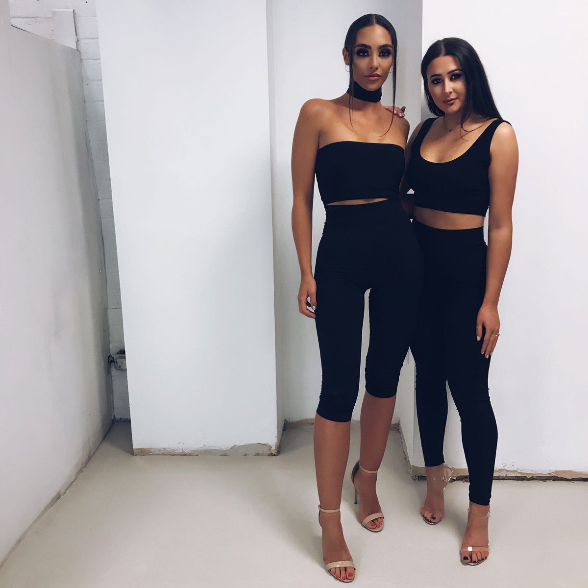 amloungewear's tweet photo. GIGI &amp; ISLA 😍🔥  https://t.co/XL0zw33OCD https://t.co/6bITnd1Gdy