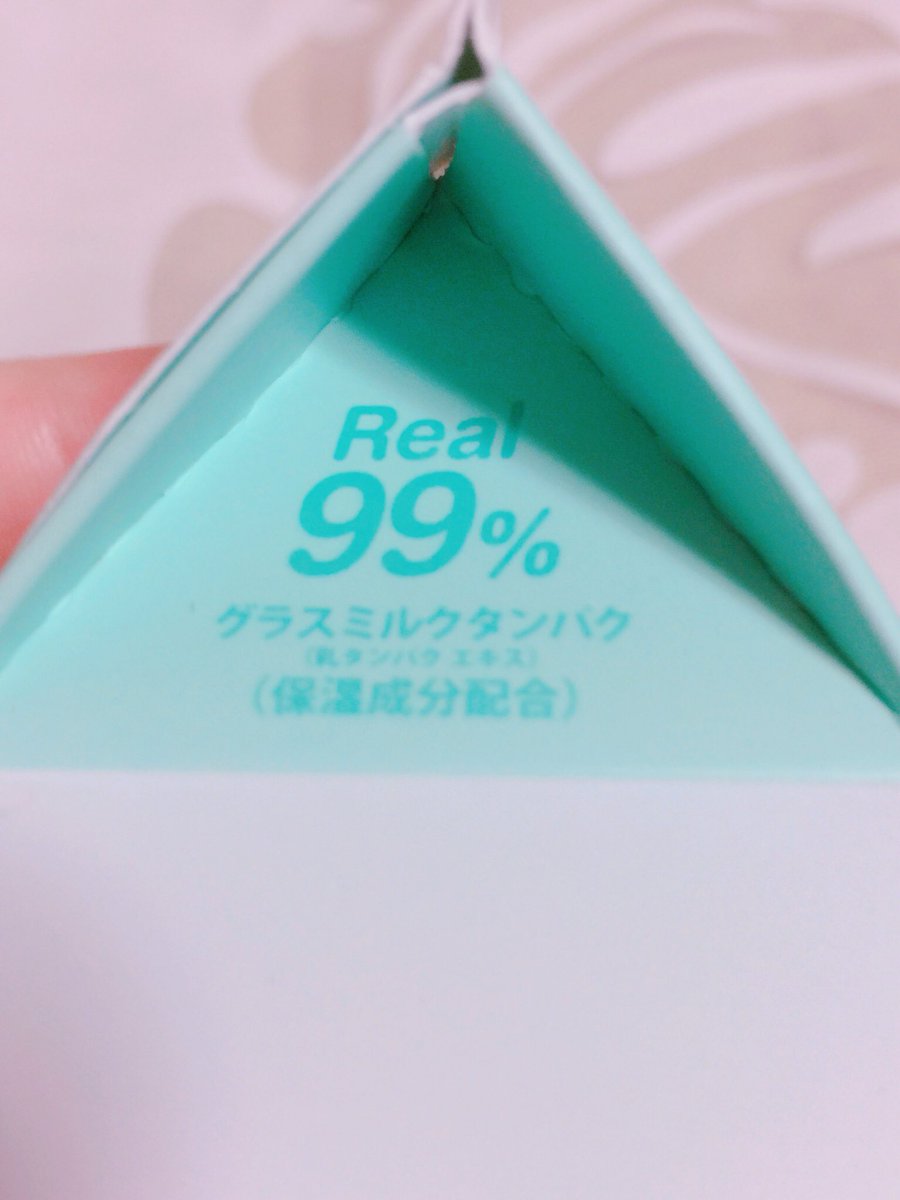 みーちゃん Twitterissa ペリペラ ミルクブラークリーム ピュア 色白の方にはオススメです クリーム ファンデーションの前に塗るとワントーン明るくなって伸びもいいです ユウクリームにも似てますね ほのかにミルクとせっけんの香りがしていいです Peripera