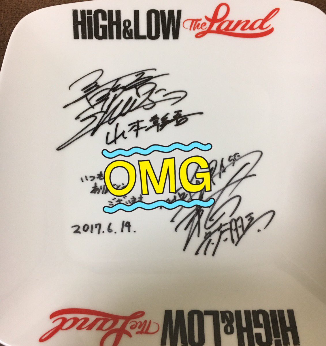 suda_yuu_anna's tweet photo. 白濱亜嵐サイン入りお皿
岩谷翔吾、山本彰吾サイン入りお皿
藤井萩花サイン入りファイルあります！
お譲りします！
RTからDMにお願いします！
今日、明日、明後日の振込の方安くします！
#ハイローランド #白濱亜嵐 #岩谷翔吾 #山本彰吾 #藤井萩花 #サイン入り #拡散希望RT https://t.co/lv3icsFSOr