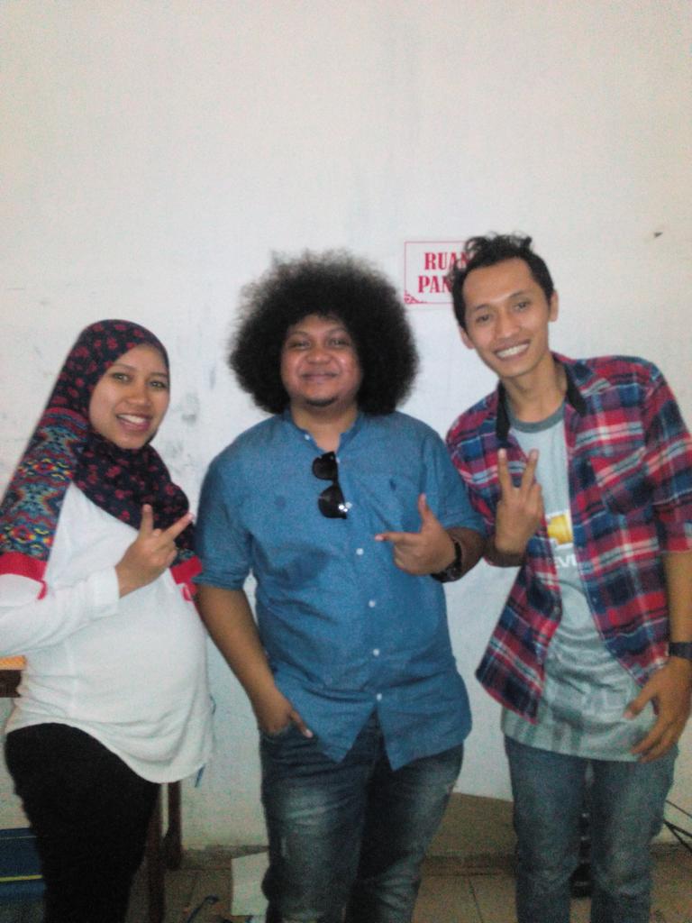 JrsDavin's tweet photo. @babecabiita thnks bang... 
Td mlm dh blh foto bareng... 
Moga" ank gw bsk rejekinya kyk loe...  😂 https://t.co/xBsmZF0j86