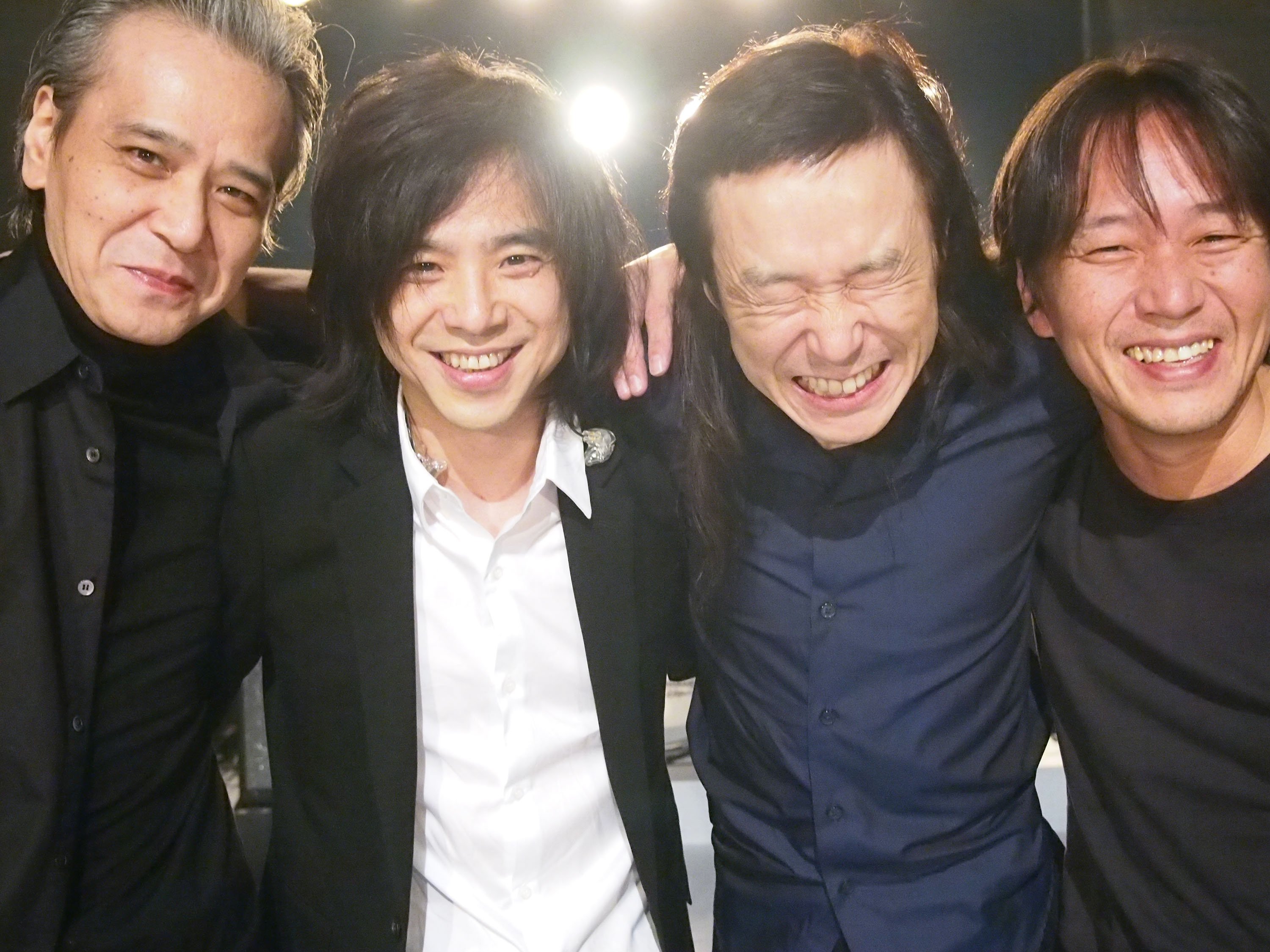 きくちｐ 野音が似合うエレカシ エレカシが似合う野音 宮本がガナると野音は変わらずロックの殿堂 変わらない宮本 変わらない エレカシ 変わらないとゆうことは物凄くかっこいいことだと思う 外周を裏まで囲み終演まで盛り上がるファン 正しい野外音楽
