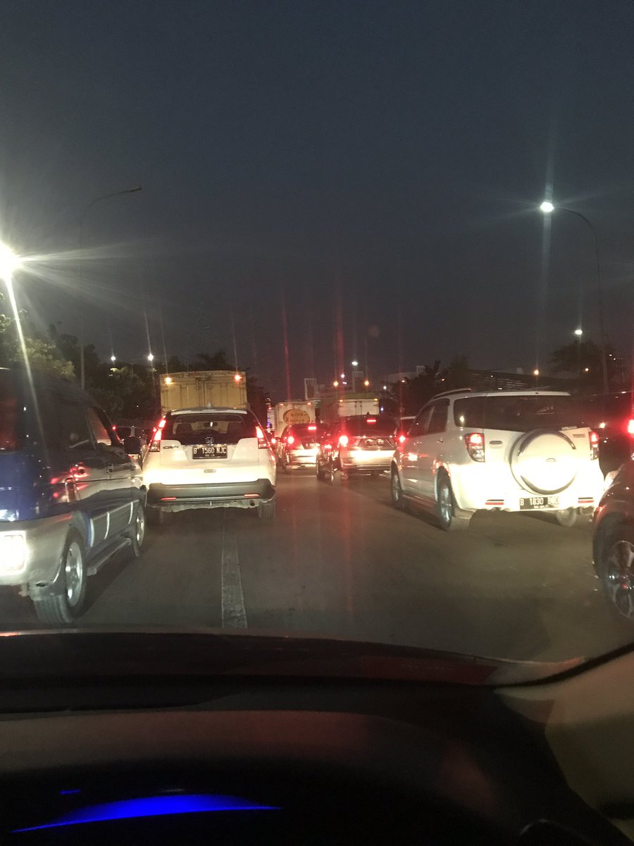 Kharyanto's tweet photo. @RadioElshinta @SonoraFM92 setiap sore hingga malam padat dari depan puri mall sampai gerbang karang tengah/Cileduk. Tolong dicarikan solusi https://t.co/PHAe0kWmSt