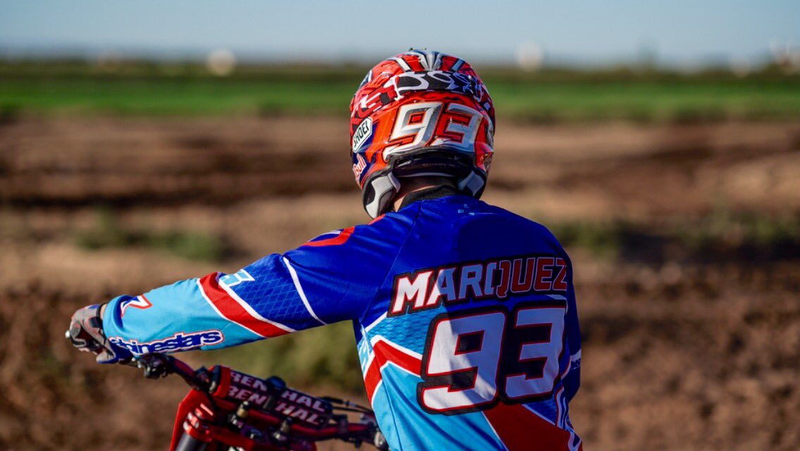 marcmarquez93's tweet photo. Quien tiene ganas de #AragonGP ?? ☝🏼☝🏼
Who's looking forward to AragonGP? ✊🏼 https://t.co/q2jU1xbbzU