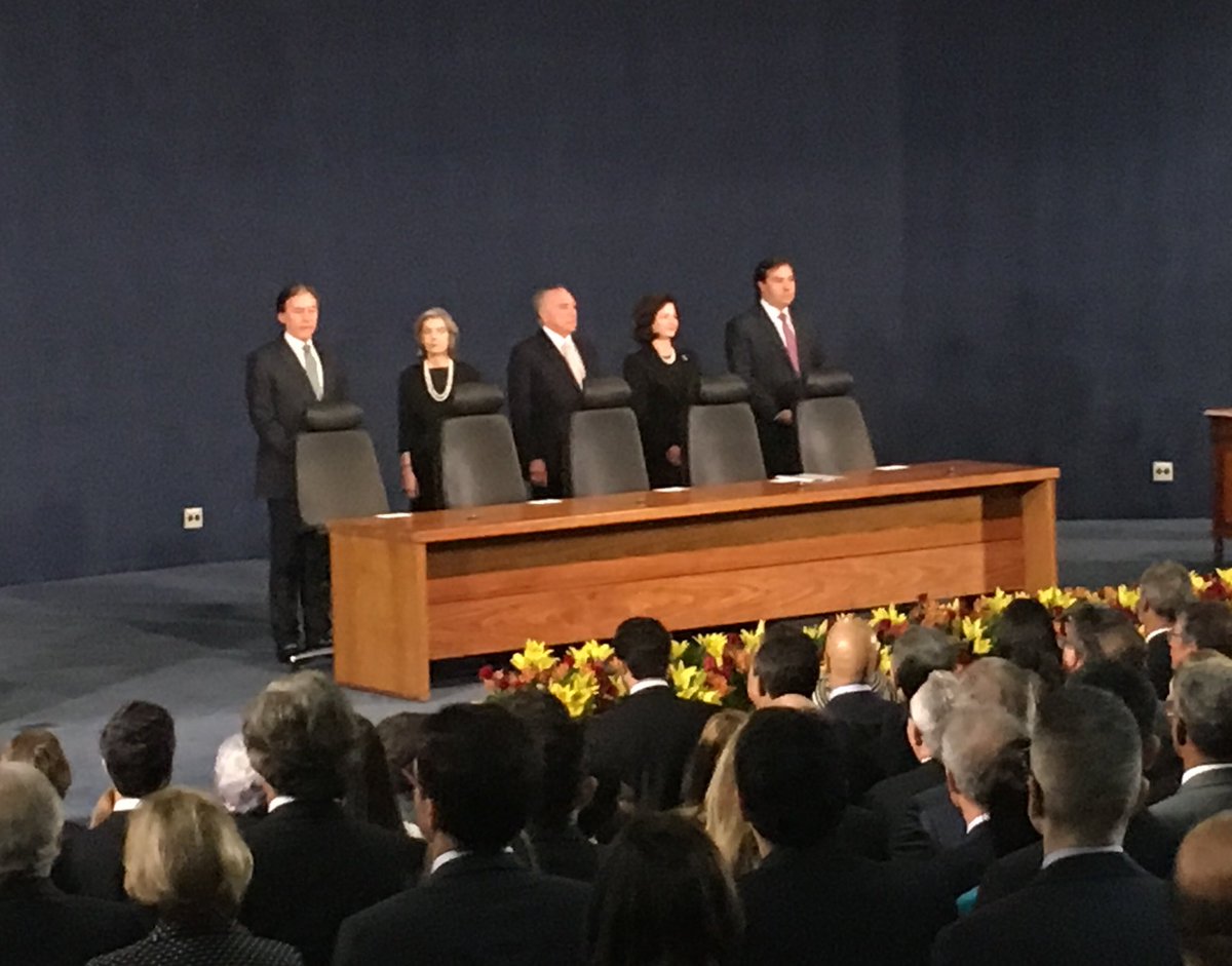 DanAdjuto's tweet photo. Ao lado de 3 investigados, começa a cerimônia de posse de Raquel Dodge. Pres.do STF, min. Cármen Lúcia também compõe a mesa. https://t.co/FpZrV9EGdk