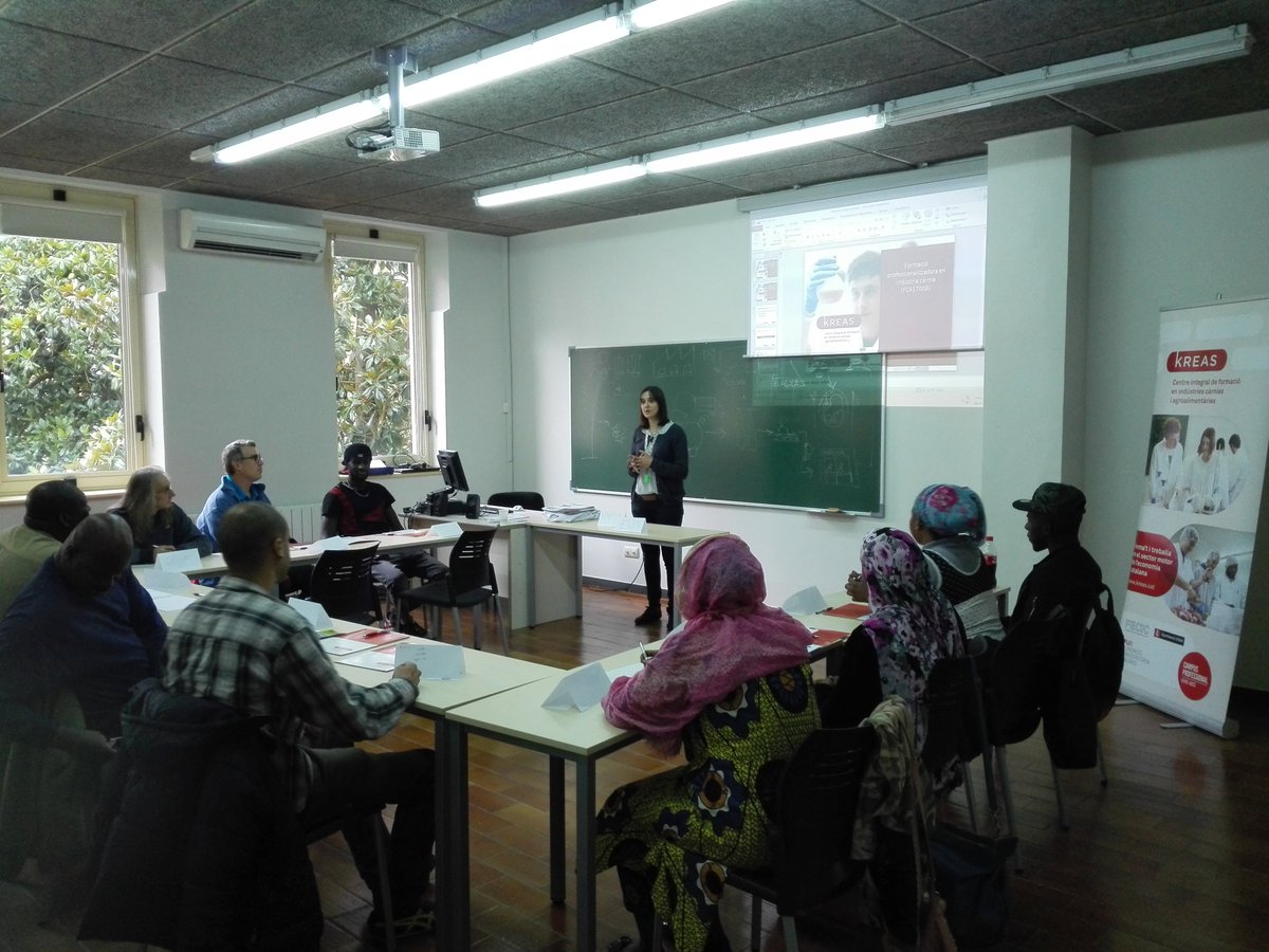 KREASFP's tweet photo. Arranquem la setmana amb formació adreçada a futurs operaris de la indústria càrnia. #aquihihafeina #sectorcarni #kreas #formemprofessionals https://t.co/EjK42swTrl