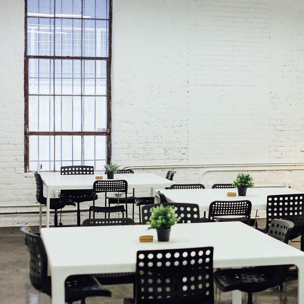 It's Monday. Grab a seat. Get to work. 💪🏼 #GROWilm #CoWork #coworking #coworkingspace #wilmingtonnc #wilmington #c… ift.tt/2xb9PS8