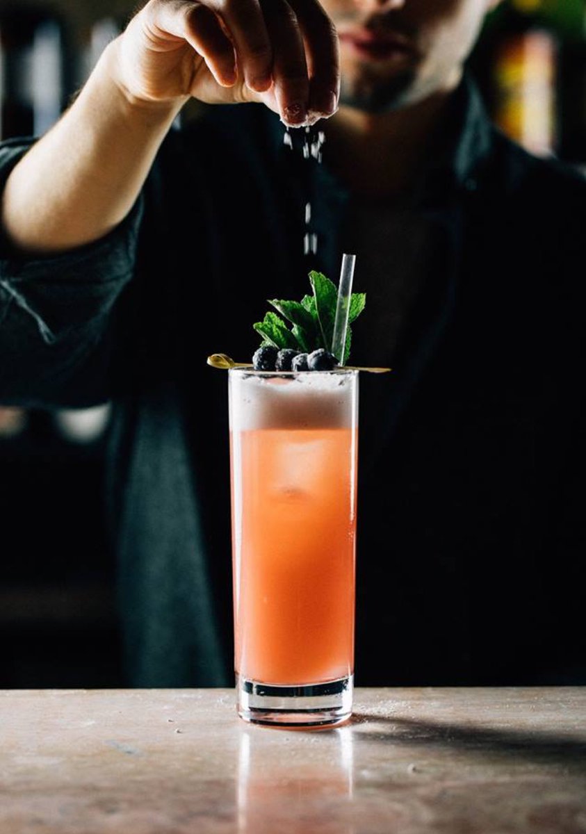 Very English Fizz 🌞

Boodles Mulberry, Rhubarb Liqueur, Fresh Lemon, Gomme, Rhubarb Bitters, Whites and a soda top 🍸

 22nd September ... 😈
