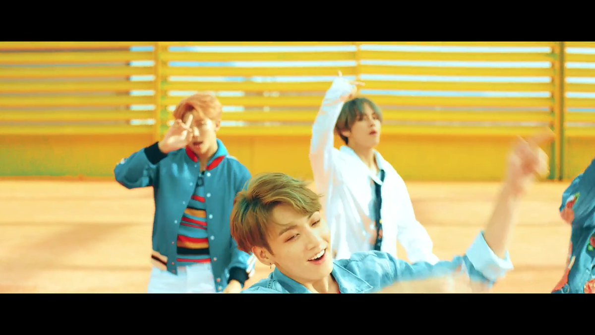 vasilinaloveV's tweet photo. #BTS_DNA_TODAY #BTS #DNAbts 
Это я после просмотра клип https://t.co/zmAbq0E3Io