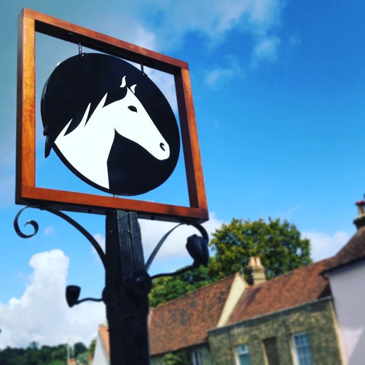 It's the perfect day to escape for a lovely lunch in #hertingfordbury ❤️