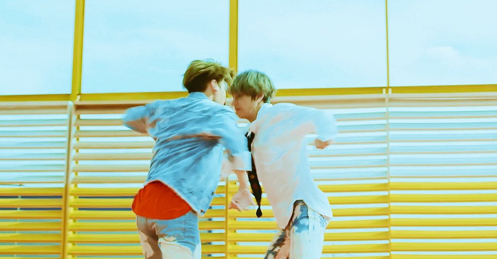 vasilinaloveV's tweet photo. Не знаю как прокомментировать😅
#DNA #DNAbts #BTS #Bangtanboys #DNA_BTS_TODAY #DNAteaser https://t.co/jaLTNarJ2l