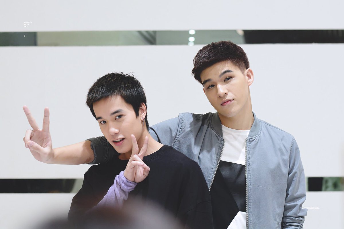 skyfansofficial's tweet photo. 170917 : @jjamyjames x @skywongraveee 💗💙 #nadaoartist #Themallshopfinver #scbdebityeah #skywongraveee https://t.co/yE4QwPjtpZ