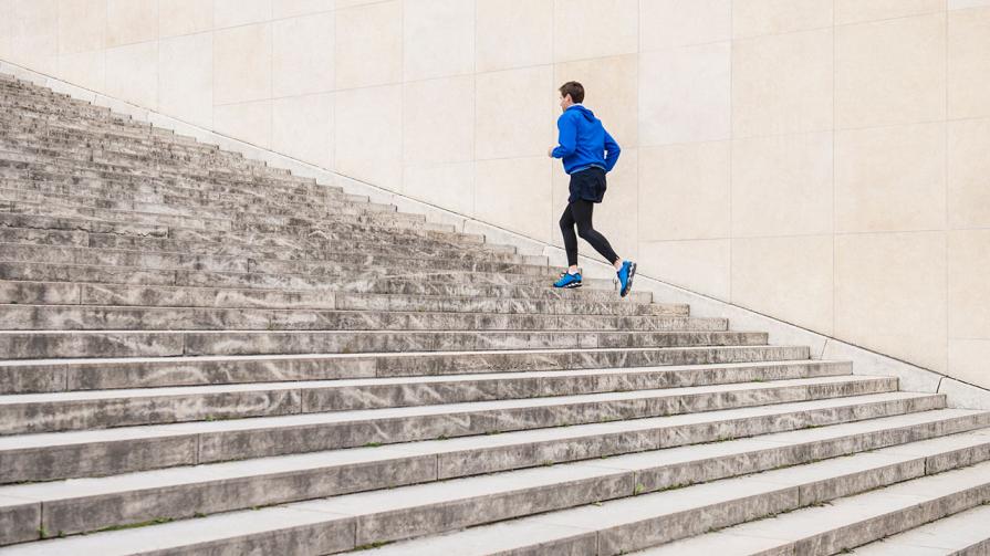 MensFitnessX's tweet image. The 20-minute stair workout to light up your legs: ow.ly/rtuu30fcax0