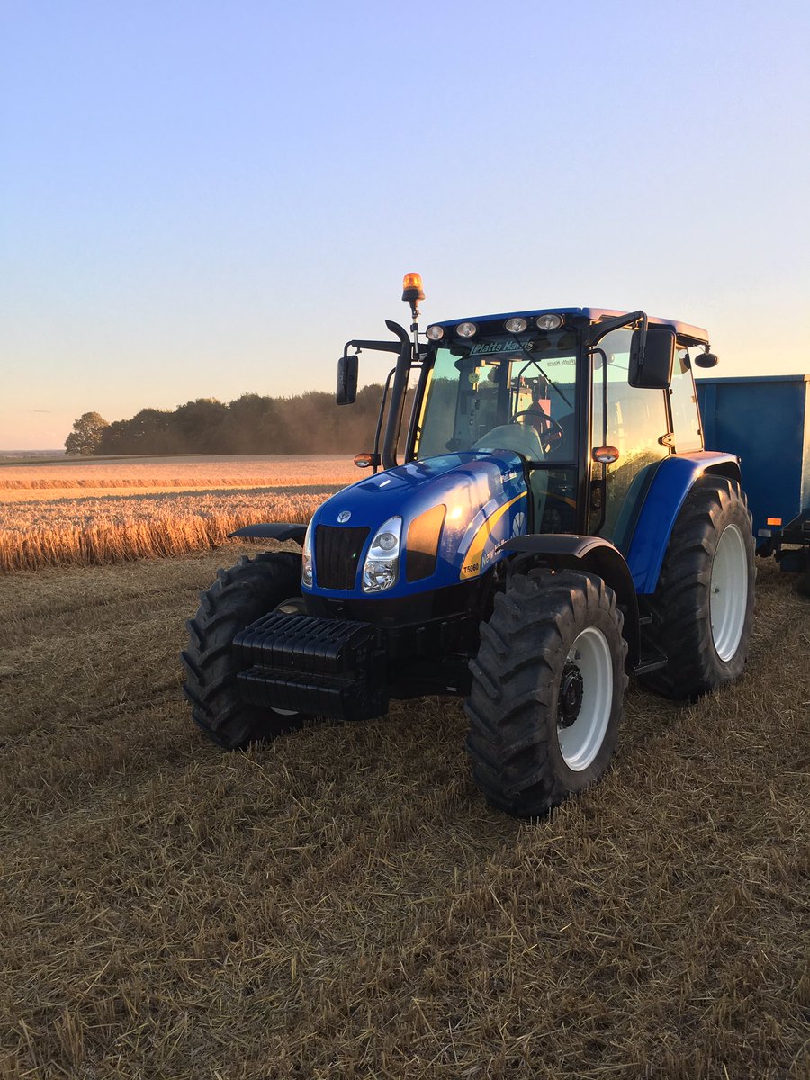 chrishardy6's tweet photo. @NHAG_UKandROI New Holland 5060 #100blue #builtinBritain https://t.co/jVPnjqkacx