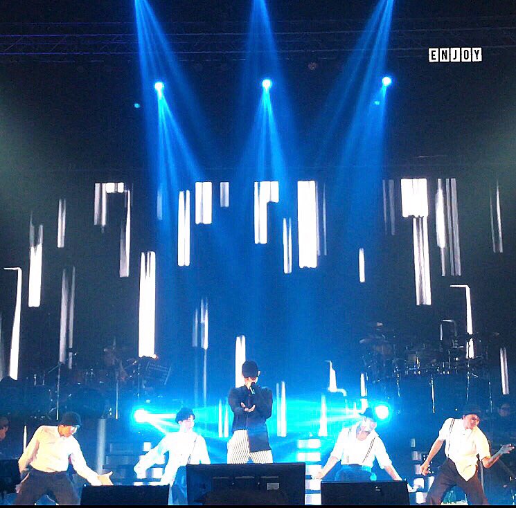 winnienjoy's tweet photo. รับผิดชอบนุชด้วยค่ะ หวีดคอนติดกันเสียงหายหมดแล้วววว^^ วงวารตัวเอง
#เป๊กผลิตโชค
#palitgallery
#peckpalit
#peckpalitchoke
#4chairConcert https://t.co/kMcJmKAnE9
