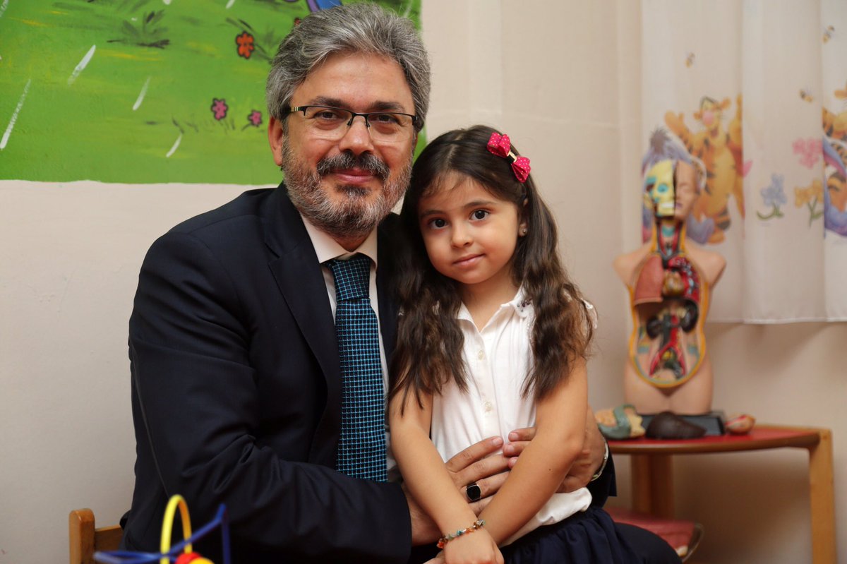 İstanbul Valisi Sn.Vasip Şahin ve Müdürümüz <a href="/farukyelkenci/">Ömer Faruk Yelkenci</a> 2017-2018 Eğitim Öğretim yılı açılış programında öğrencilerle buluştu.