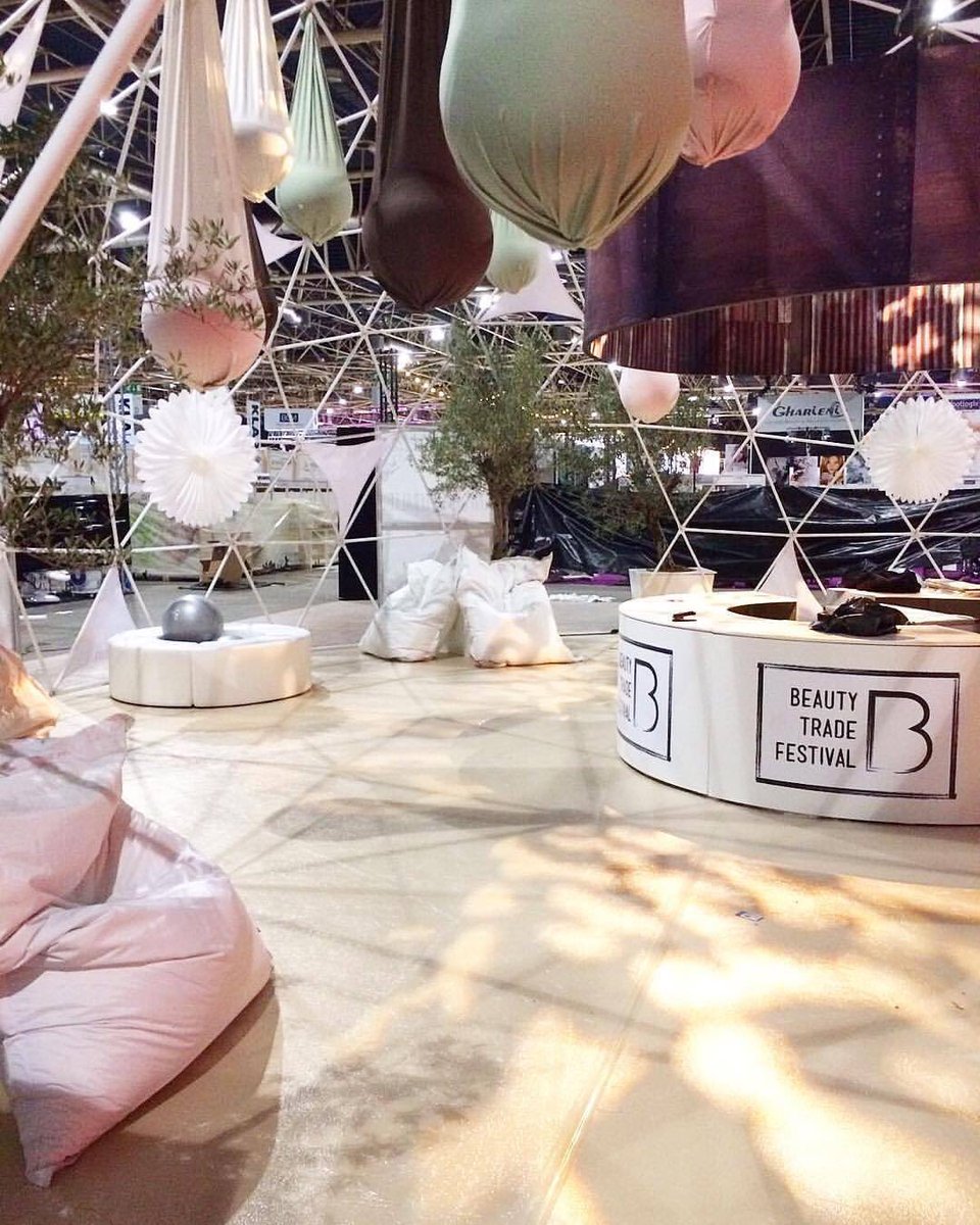 InterieurDH's tweet photo. EVENTSTYLING • BEAUTYBEURS Vandaag de laatste dag van deze beurs. Ik werkte mee an het concept en de styling van o.a. de entree. #jaarbeurs https://t.co/3DrvKgOfbq