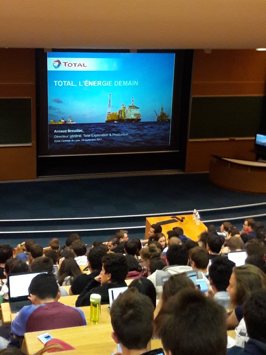 CentraleLyon's tweet photo. En place pour la #ConfInaug qui va commencer dans quelques minutes @TotalCampus https://t.co/vQDdfDExls