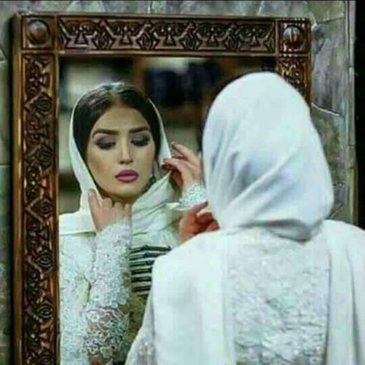 يا أنيقة .. ما لـ نهاياتك : نقط
ووجهك إليا شاف وجهك ،، يستحي !
لا تضايقتي ،، من الدنيا .. فقط
شوفي نفسك بالمرايا .. وافرحي :)