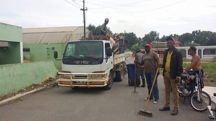 SindicoCocolo's tweet photo. Quiero agradecer a Dios, Carlos Melos y Luis Villavicencio, acogimos su sugerencia por la basura y hoy tenemos el 80% del municipio limpio https://t.co/8lt9ef9na1