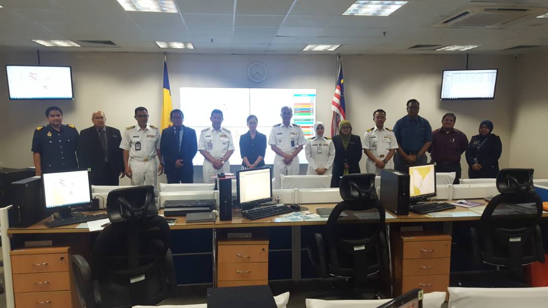 shahfizul343's tweet photo. Inisiatif ke arah perkongsian maklumat @tldm_rasmi bersama @DOF_Malaysia
#K3M
#InfoSharing
#FISHCOM https://t.co/4xFE3h5Vvr