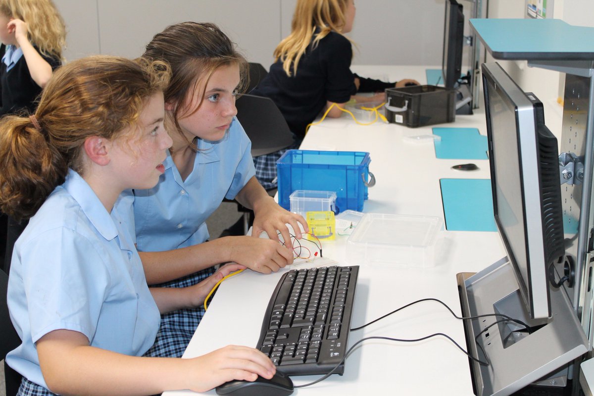 CHSComputerSci's tweet photo. Year 7 putting the new #Computing suite to good use, programming their @arduino projects @CHSMoulsford https://t.co/jbODEg47tt