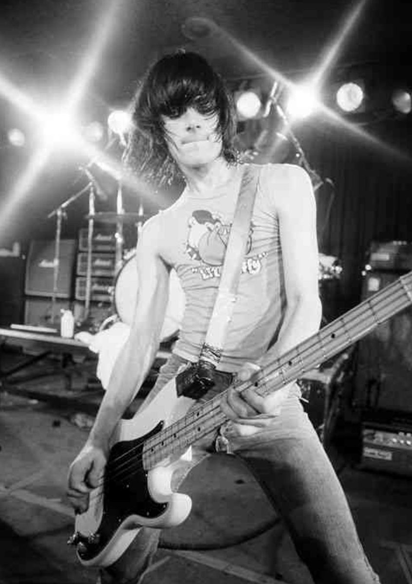 Ramones tweet media
