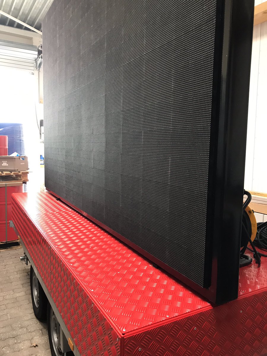 PromedAV's tweet image. Oplevering van een trailer met ledscherm van 4 meter. Ook te huur!