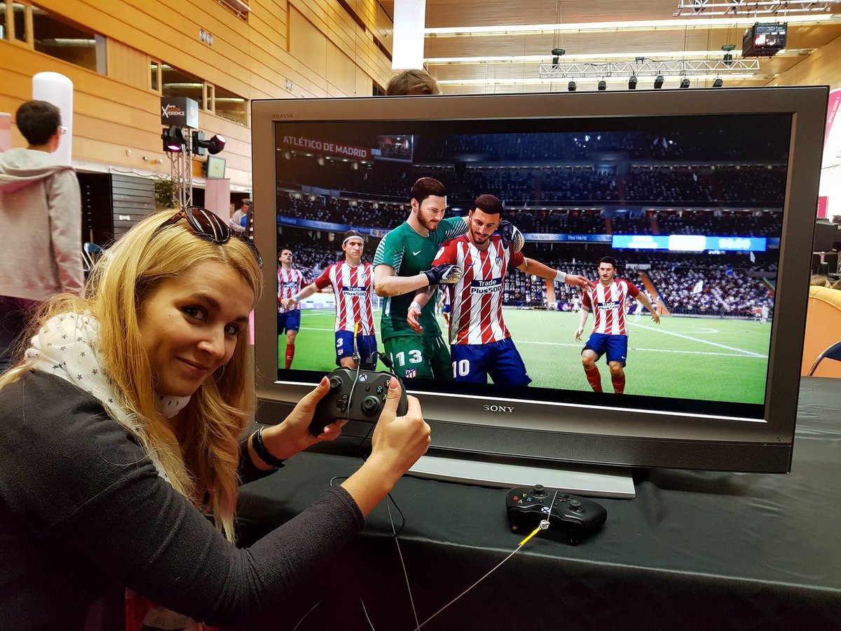 AlinaTaranik's tweet photo. |j'ai testé| Très précise dans la qualité d'images la version #FIFA18 au #NGX2017 lors de @NantesDigitalW cc @EASPORTSFIFA https://t.co/Tv7ybqDvm8