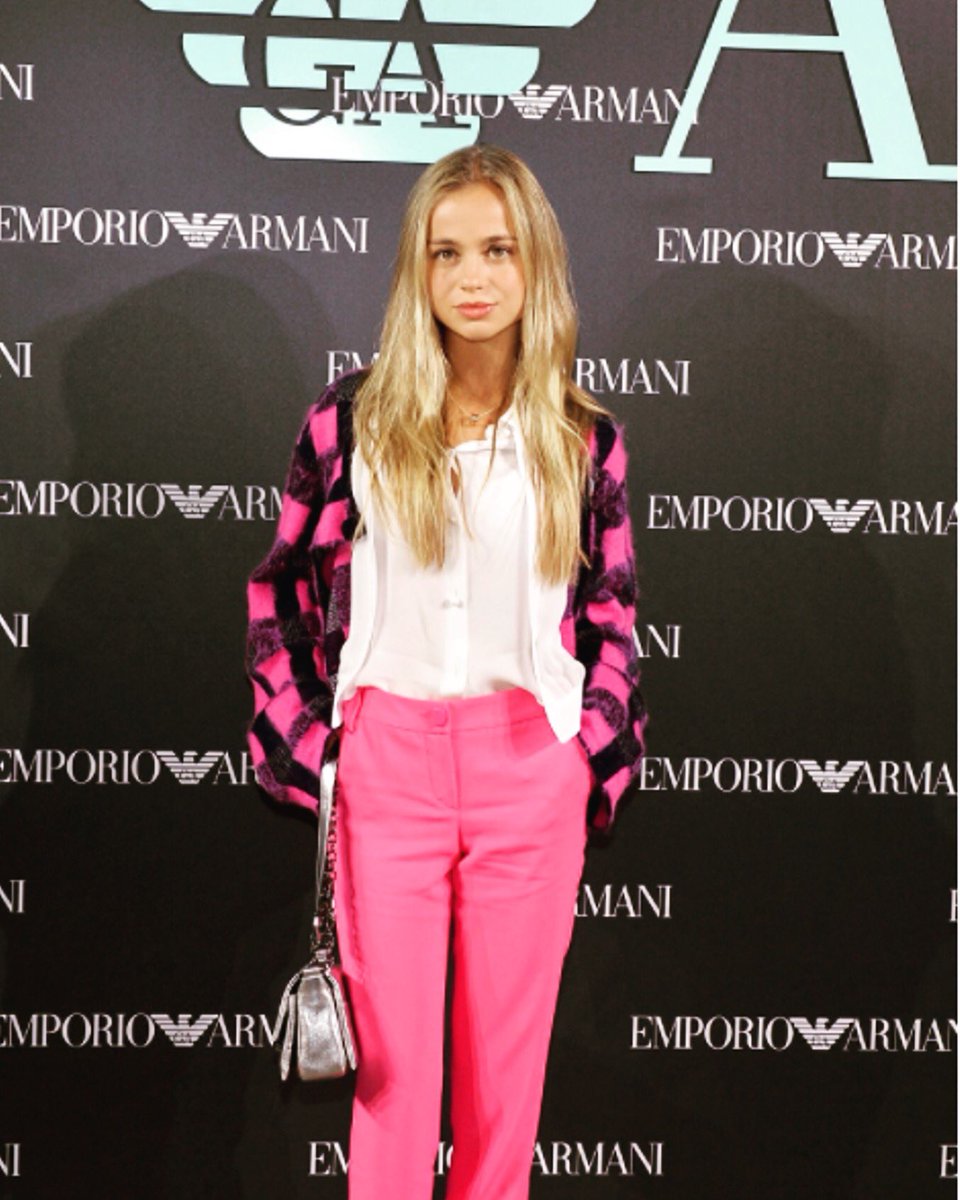 StormModels's tweet photo. #aboutlastnight - #AmeliaWindsor pretty in pink ๐, attending @emporioarmani ๐ #StormArtists #StormLFW #SS18 https://t.co/EckN2aFJdK