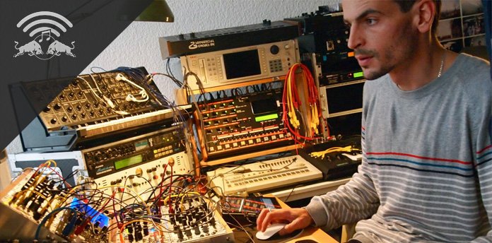ClubberGr's tweet photo. Ακανόνιστη techno για όσους νομίζουν πως η techno είν��ι τυποποιημένη, επαναλαμβανόμενη και προβλέψιμη  > https://t.co/3AQ6fux68d https://t.co/AfN66kKOwQ